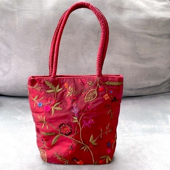 Accessorize London Silk floral embroidery, fully lined mini handheld, NWOT - Picture 1 of 12